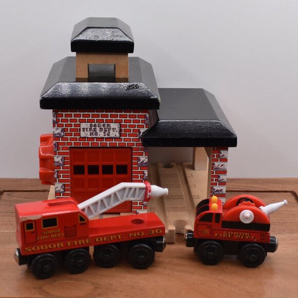 Thomas & Friends Train Wooden SODOR FIRE DEPT NO. 36 with a working Bell - Picture 1 of 11